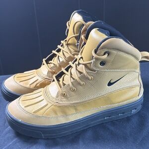 Nike Woodside 2 High ACG Boots Size 7y